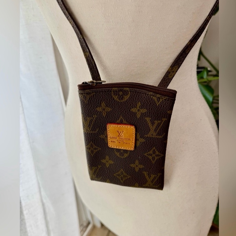 Authentic Louis Vuitton handmade monogram pochette travel crossbody bag